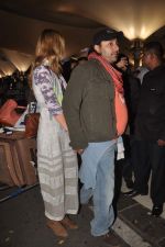 Vikram Chatwal arrives in India with gf in Mumbai Airport on 17th March 2012 (18).JPG